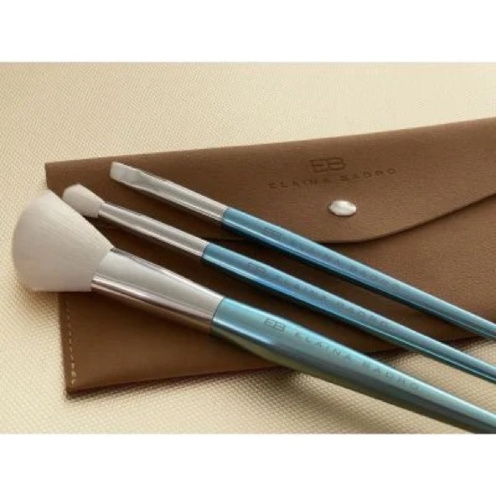 NWT Elaina Badro Baby Blues brush set with leather case